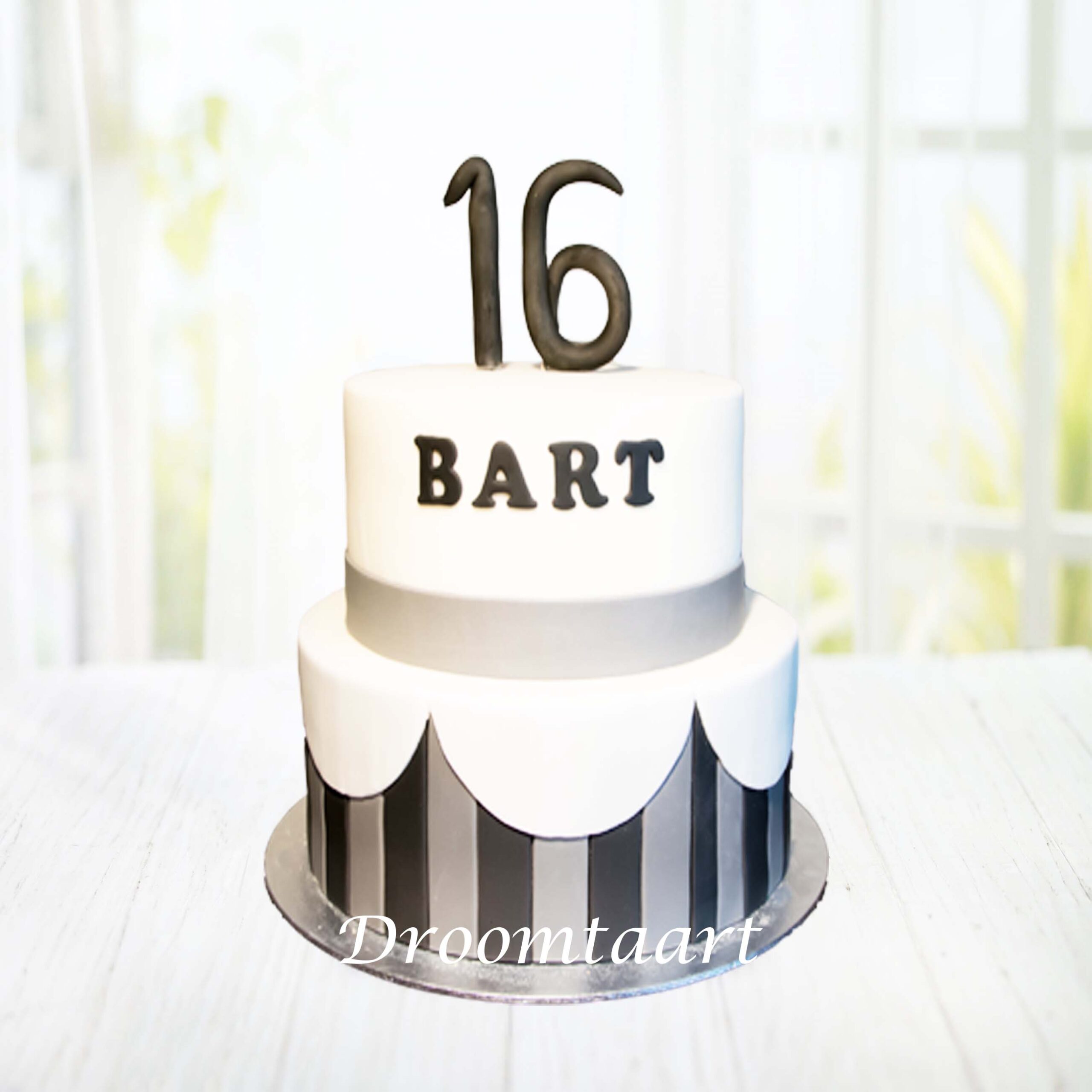 Droomtaart-Leeftijd-taart-Sweet-Sixteen-jongen-scaled Sweet Sixteen taart 3 - Afbeelding 1